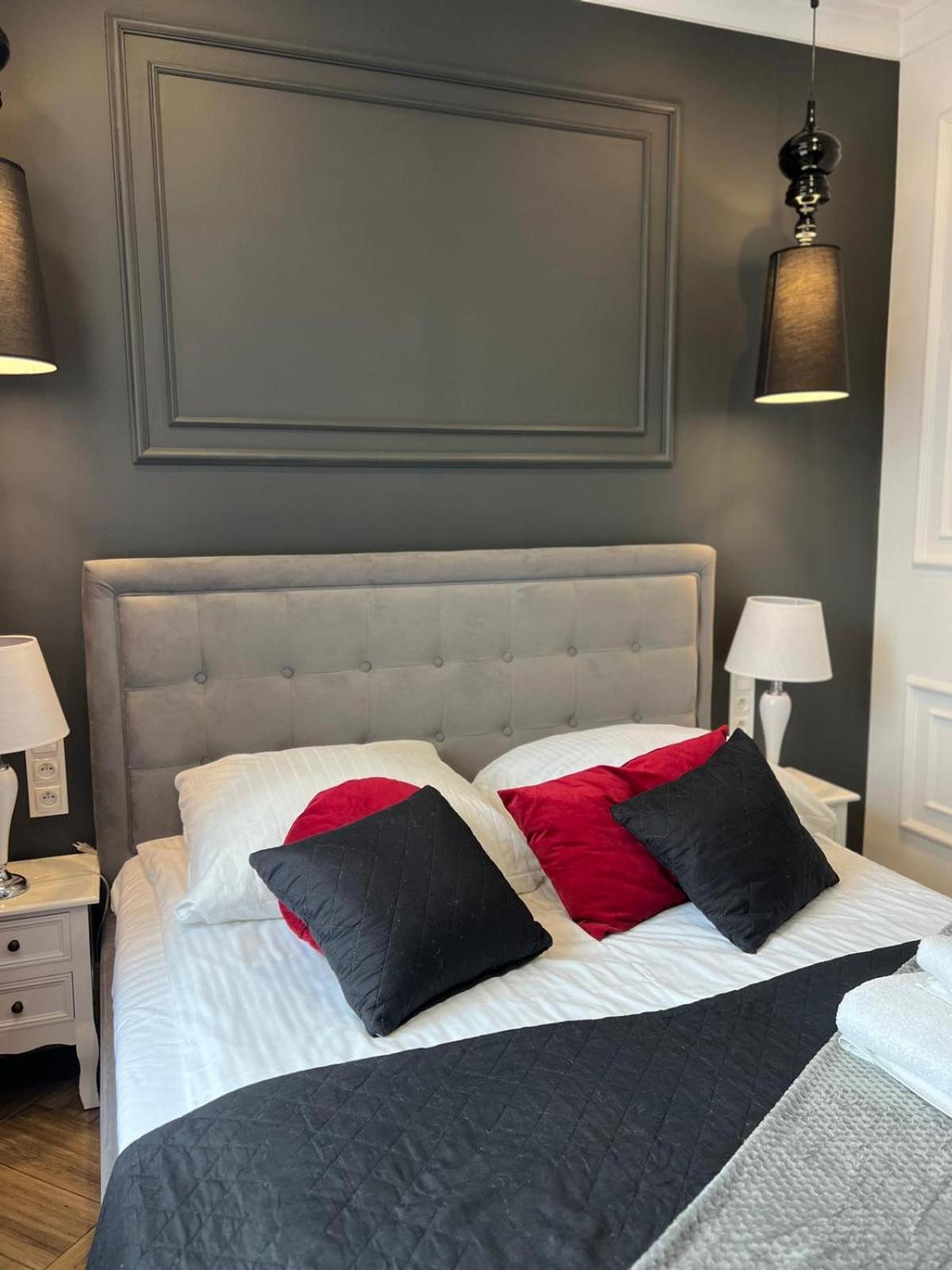 Family & Business Sauna Apartments Plac Wolnosci Centrum Downtow, - Piekny Apartament - 5 Bedroom With Private Sauna, Bath With Hydromassage, Parking, Catering Options Kielce Eksteriør billede